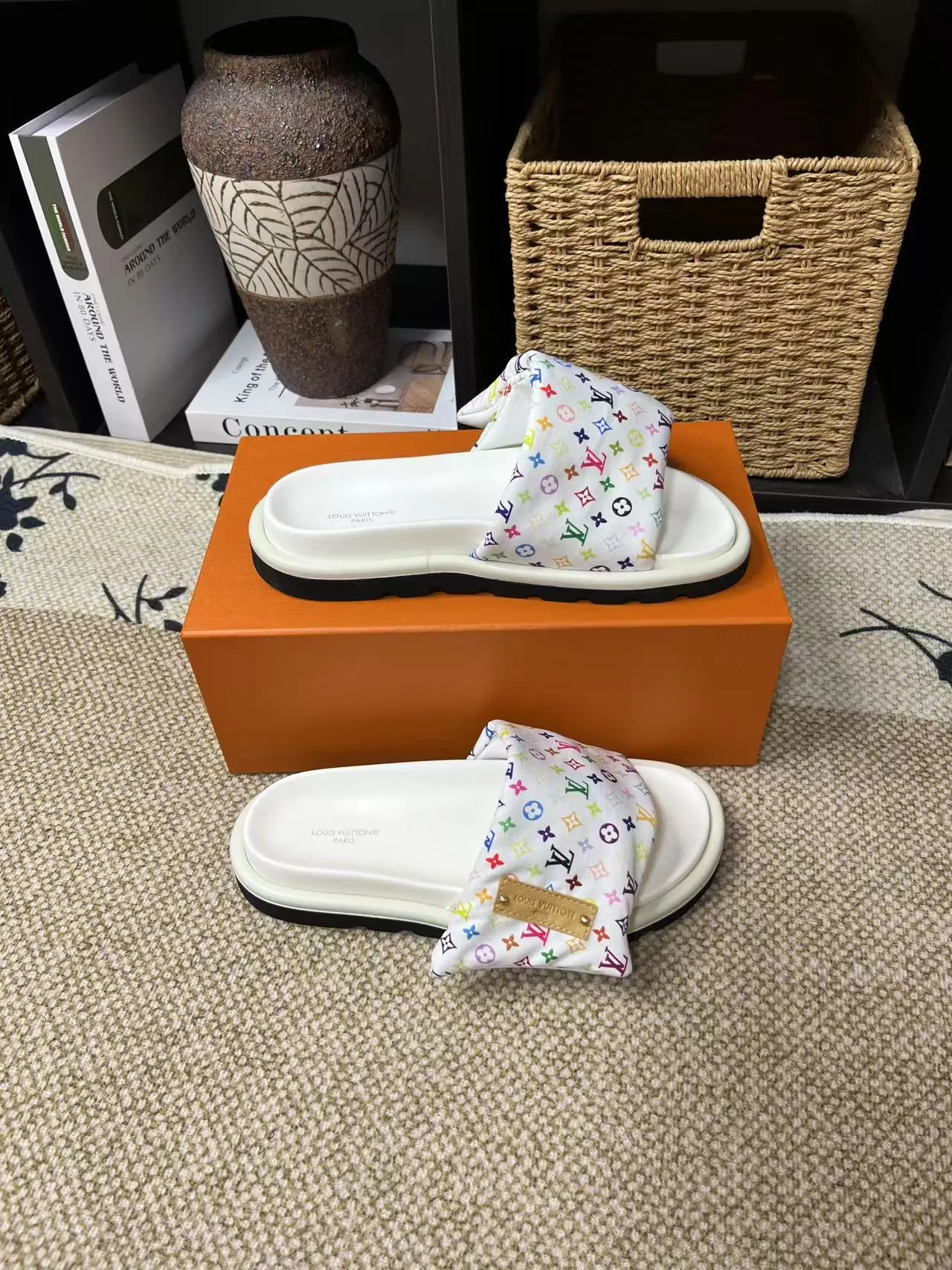P340 yuan LV Louis Vuitton Full of high-end feel! A popular model among bloggers at home and abroad, it’s retro and fashionable, and looks stunning on your feet! Mainly recommended model on the official website★ ━━━━━ ЅᏇєєt ━━━━━ ▪️Upper: original calfskin ➕5D printing process ▪️Inner: imported mixed sheepskin ▪️Outsole: original molded foam outsole ▪️Size: Female 35-40 Men's 39-44 (women's 41 men's 45)